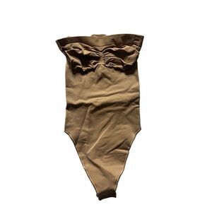 SKIMS Women's Ochre Seamless Sculpt Strapless Thong Bodysuit Size Medium NWT